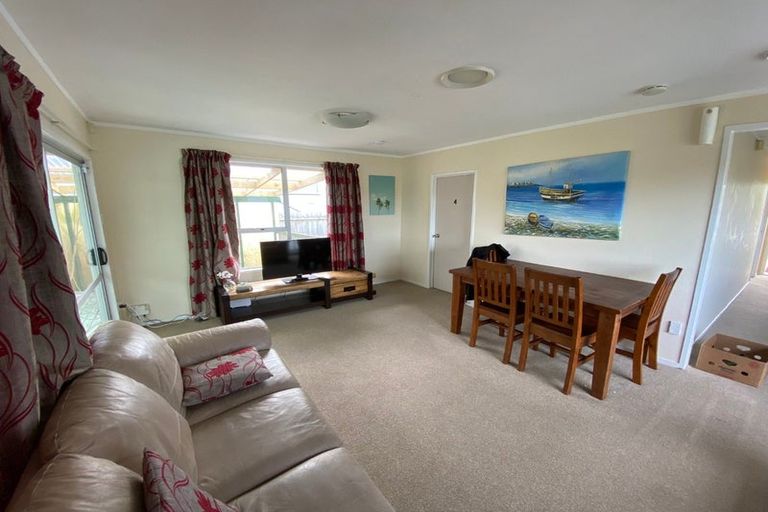 Photo of property in 4 Karo Place, Glendene, Auckland, 0602