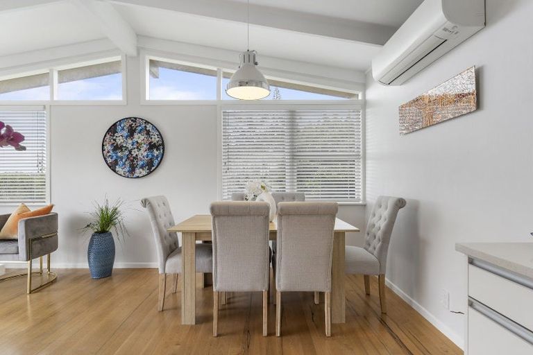 Photo of property in 22 Robbies Road, Shelly Park, Auckland, 2014