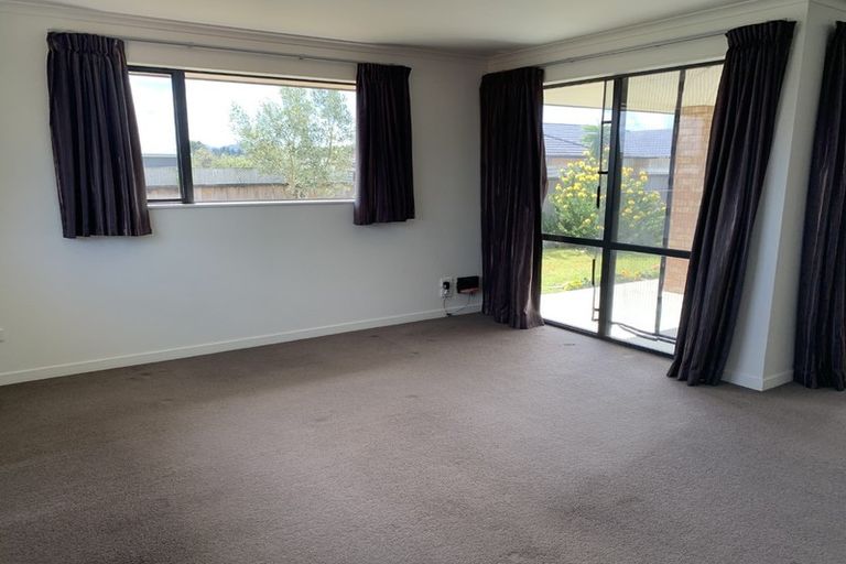 Photo of property in 16 Ocean View Rise, Ruakaka, 0116