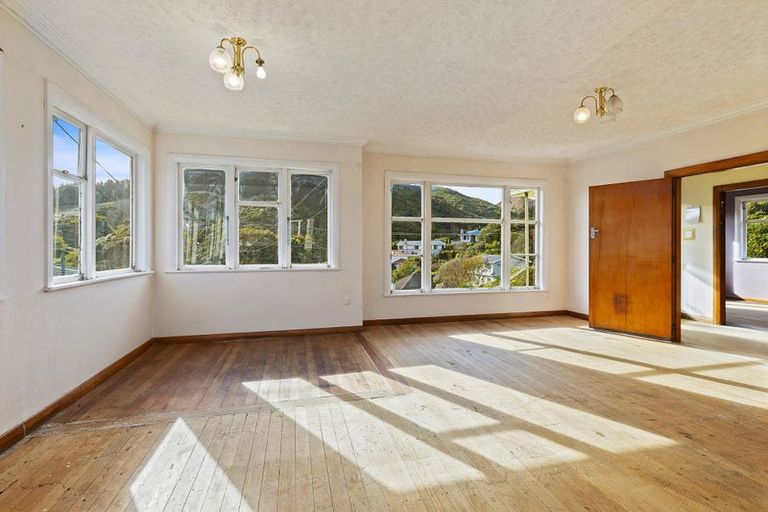 Photo of property in 34 Raroa Terrace, Tawa, Wellington, 5028