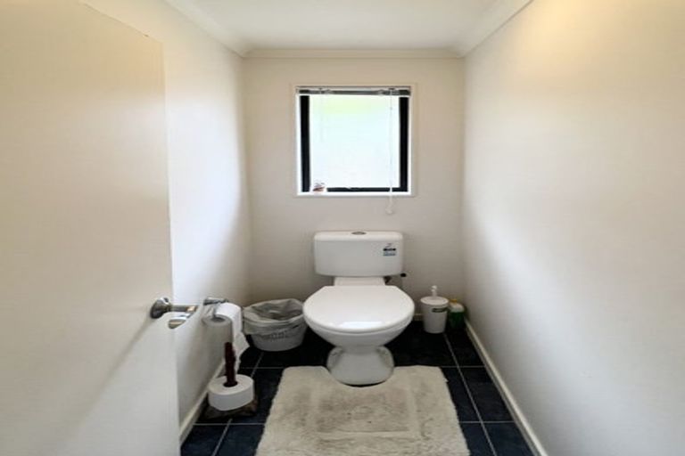 Photo of property in 3 Sunvista Avenue, Oteha, Auckland, 0632