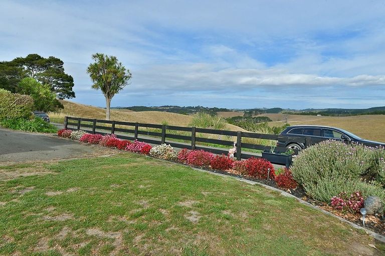 Photo of property in 290 Shanks Road, Helensville, 0875