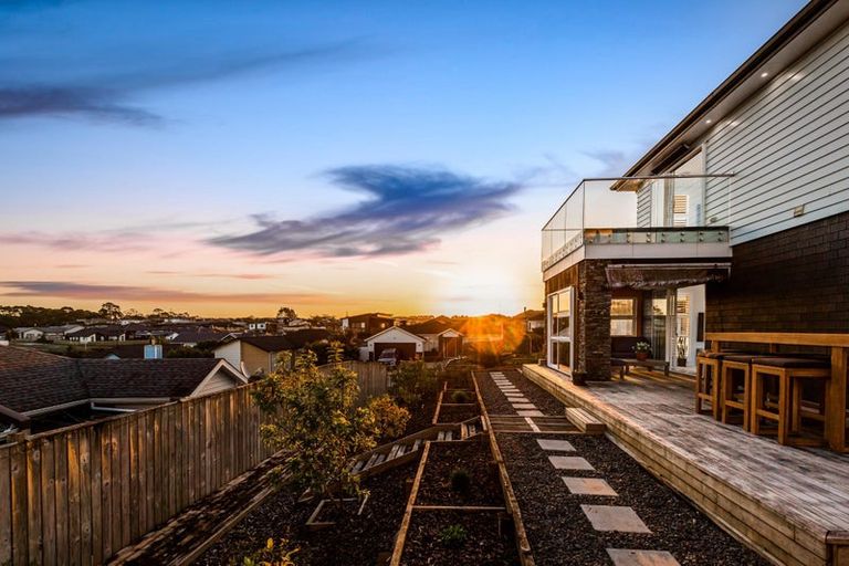 Photo of property in 2 Tauwaka Crescent, Riverhead, 0820