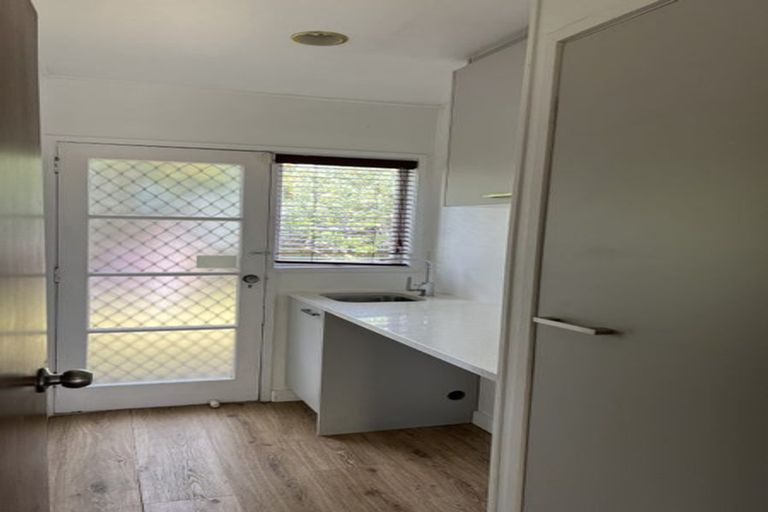 Photo of property in 41 Cascades Road, Pakuranga Heights, Auckland, 2010