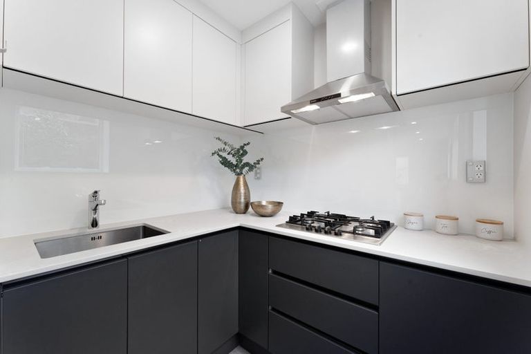 Photo of property in 6c Seaview Road, Milford, Auckland, 0620