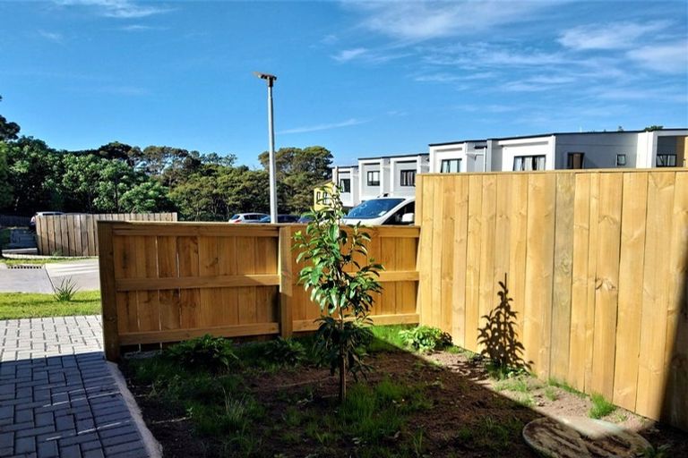 Photo of property in 26 Morihana Close, Glen Eden, 0602