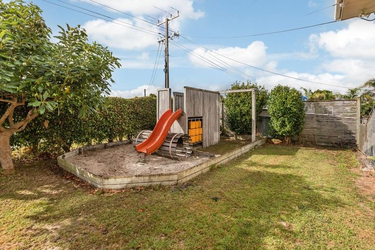 Photo of property in 1 Karoro Road, One Tree Point, 0118