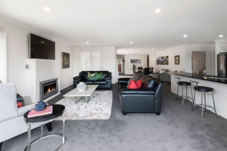 Photo of property in 98 Beach Road, Mellons Bay, Auckland, 2014