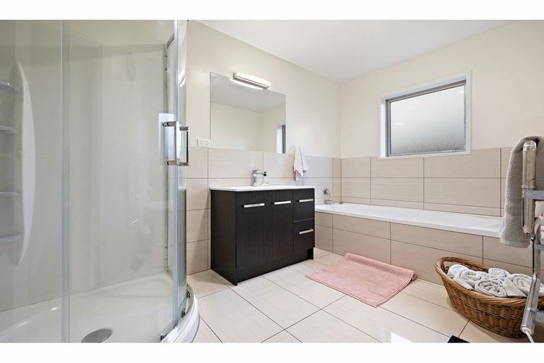 Photo of property in 15 Little Oaks Drive, Yaldhurst, Christchurch, 8042