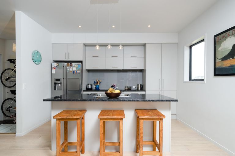 Photo of property in 24 Edgerton Road, Te Atatu Peninsula, Auckland, 0610