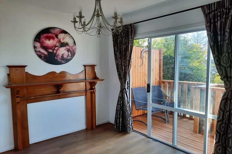 Photo of property in 321 Glenfield Road, Glenfield, Auckland, 0629