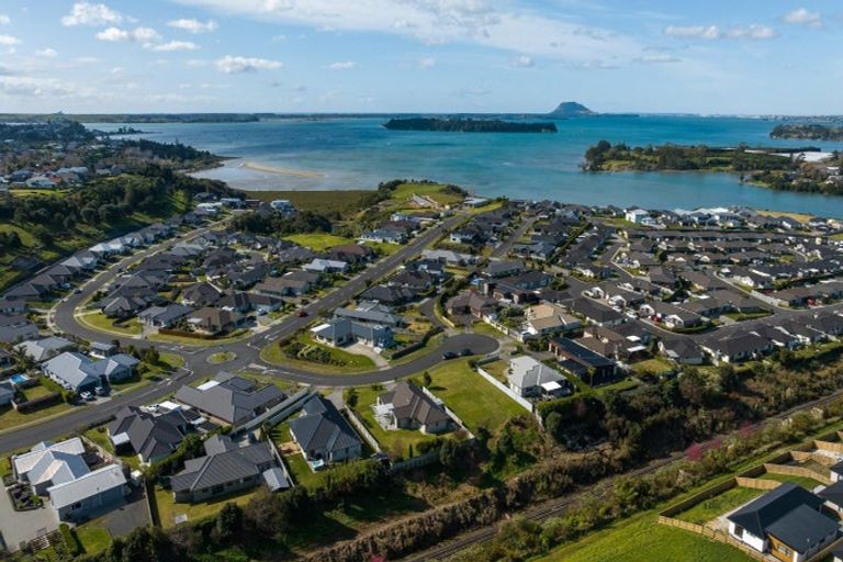 Photo of property in 6 Vantage Place, Omokoroa, 3114