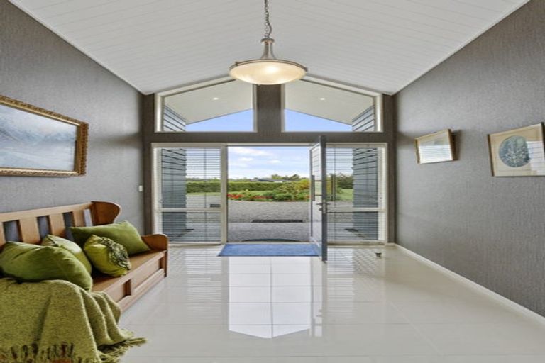 Photo of property in 13 Whitcombe Place, Darfield, 7571