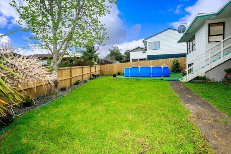 Photo of property in 1/17 Tetrarch Place, Totara Vale, Auckland, 0629