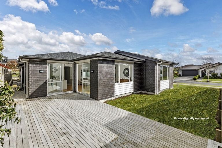 Photo of property in 6 Coote Way, Kumeu, 0810