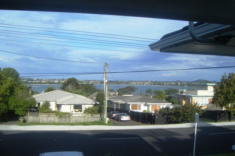 Photo of property in 1/84 Sylvan Avenue, Northcote, Auckland, 0627