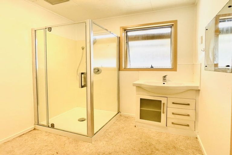 Photo of property in 32 Blanche Way, Half Moon Bay, Auckland, 2012