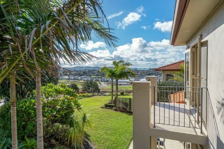 Photo of property in 1/126 Whangaparaoa Road, Red Beach, 0932