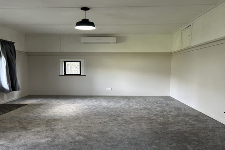 Photo of property in 4 Apuka Street, Brooklyn, Wellington, 6021