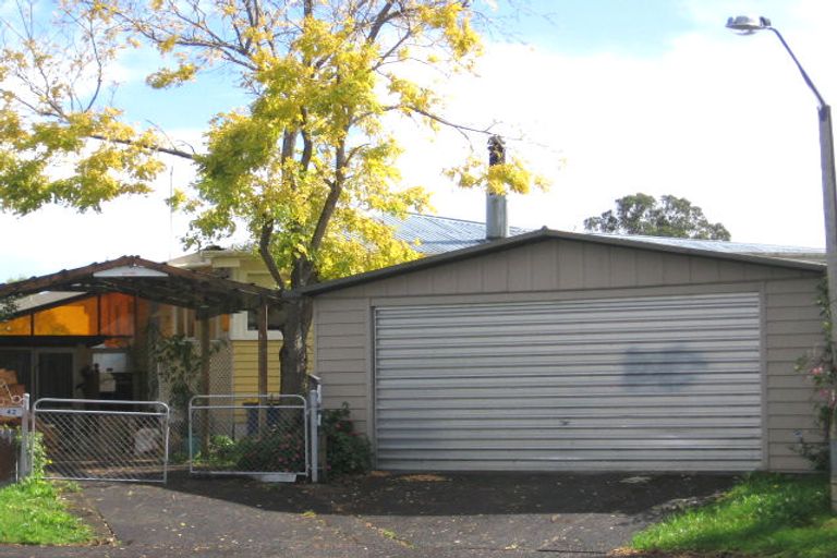 Photo of property in 42 Normandy Place, Henderson, Auckland, 0610