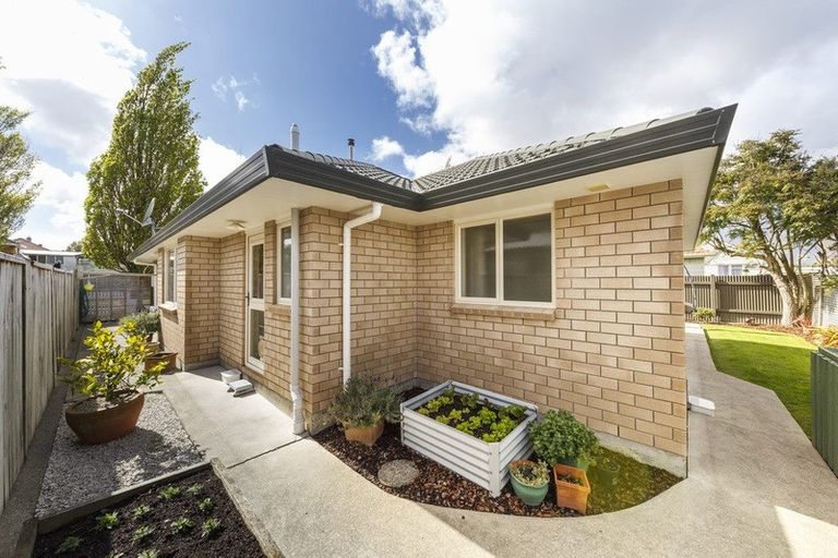 Photo of property in 2a Belfast Place, Roslyn, Palmerston North, 4414