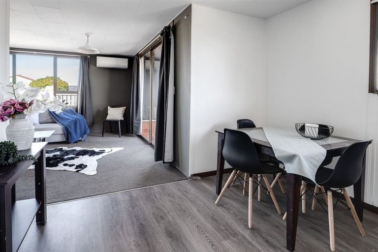 Photo of property in 8a Queenspark Drive, Parklands, Christchurch, 8083