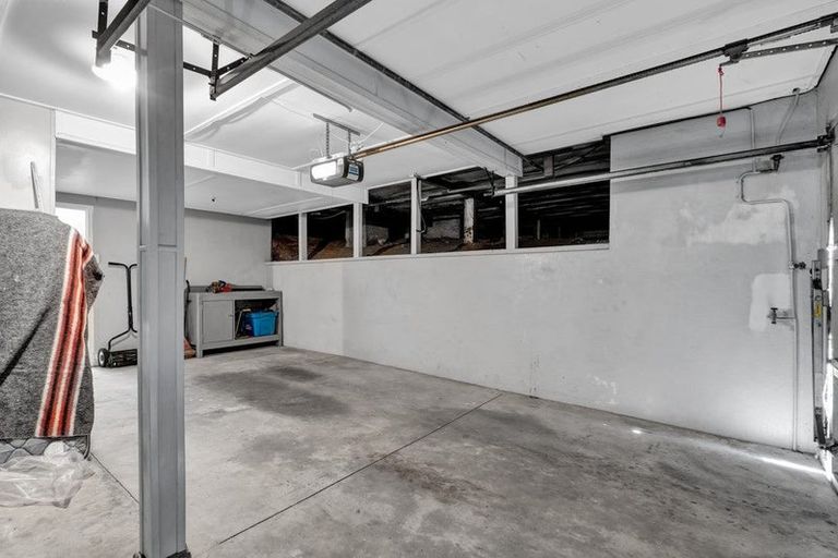 Photo of property in 8 Kitchener Terrace, Moturoa, New Plymouth, 4310