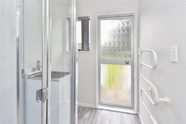 Photo of property in 56 Pukeroa Place, Papakura, 2110