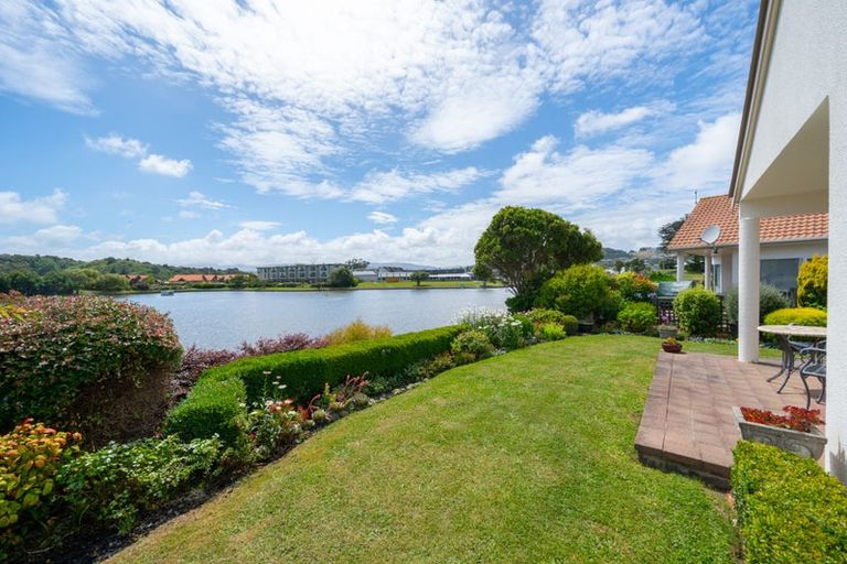 Photo of property in 4 Lakeside Villas, Whitby, Porirua, 5024