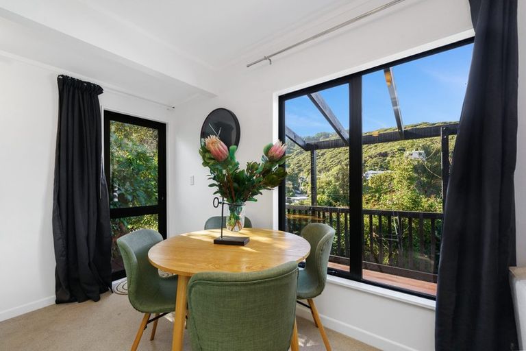 Photo of property in 49 Airlie Road, Plimmerton, Porirua, 5026