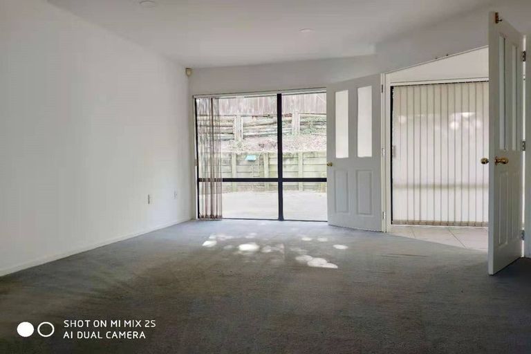 Photo of property in 10 Forsythe Place, Massey, Auckland, 0614