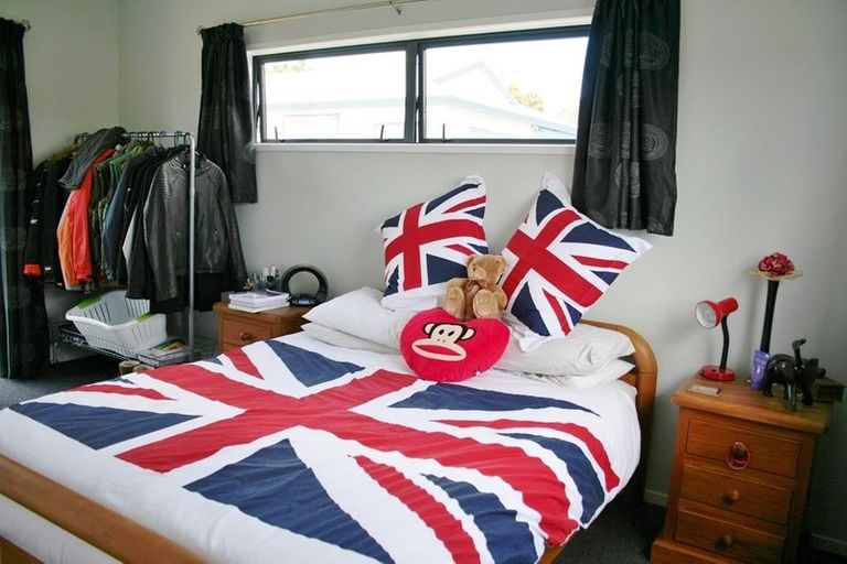 Photo of property in 16b Woodall Place, Totara Vale, Auckland, 0627