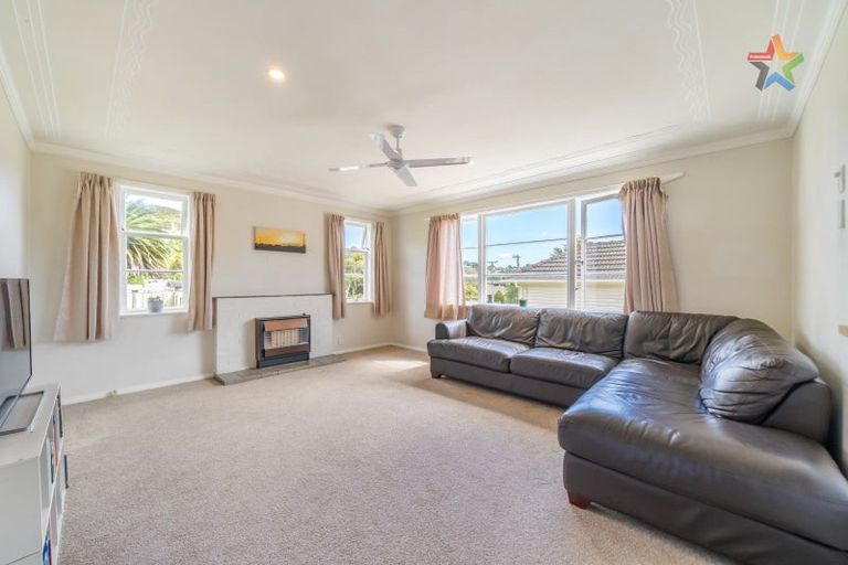 Photo of property in 77 Horoeka Street, Stokes Valley, Lower Hutt, 5019