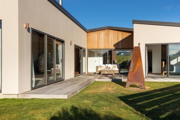 Photo of property in 18 Centre Crescent, Wanaka, 9305