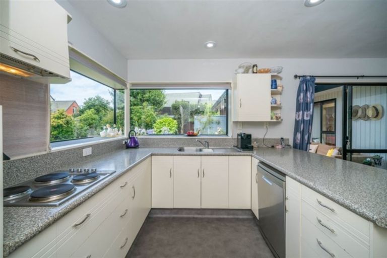 Photo of property in 8 Clotilda Place, Bishopdale, Christchurch, 8053