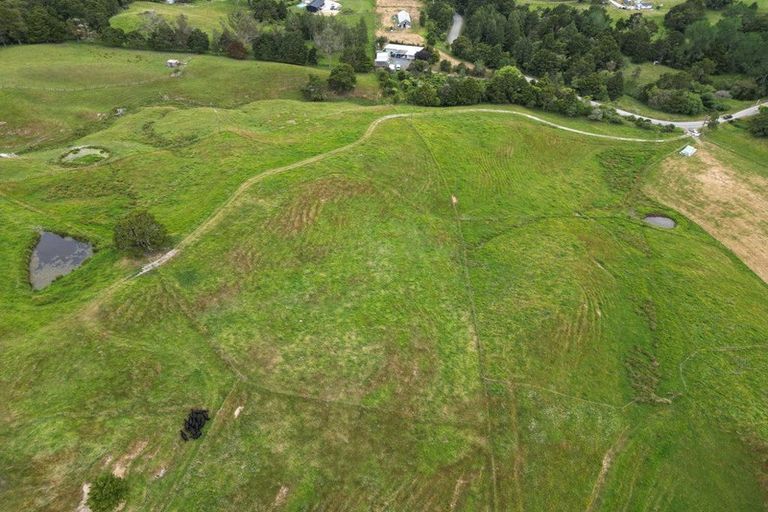 Photo of property in 118 Paparoa Station Road, Paparoa, 0571