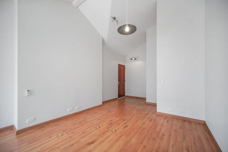 Photo of property in 2 Hillwell Drive, Henderson, Auckland, 0612