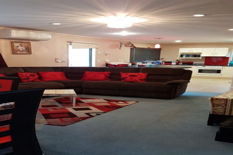 Photo of property in 1/42 Brains Road, Kelston, Auckland, 0602