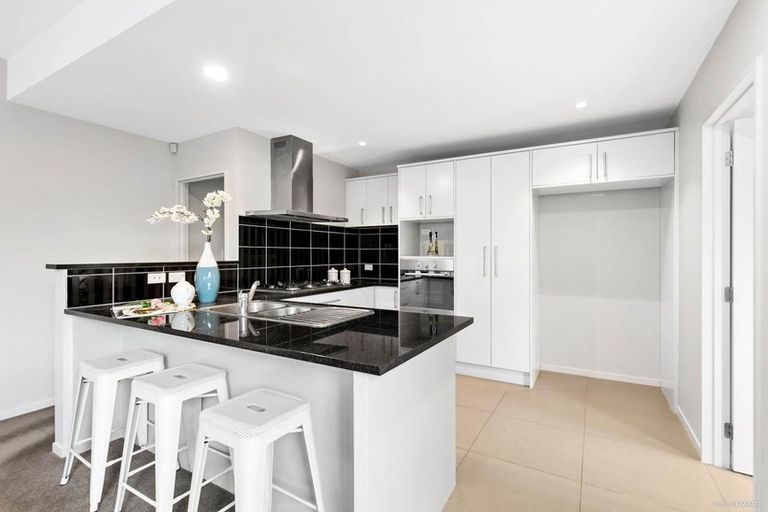 Photo of property in 52 Lake Panorama Drive, Henderson, Auckland, 0612