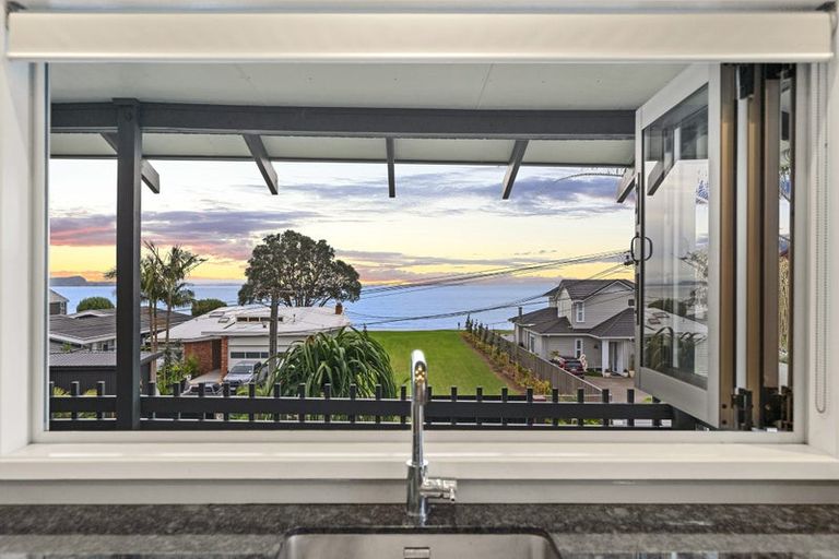 Photo of property in 4 Claude Road, Stanmore Bay, Whangaparaoa, 0932