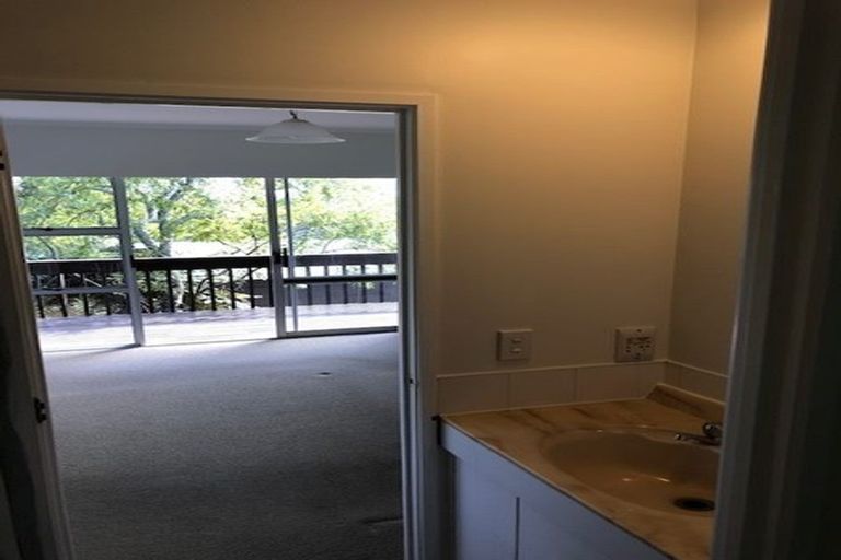 Photo of property in 4 Sispara Place, Beach Haven, Auckland, 0626