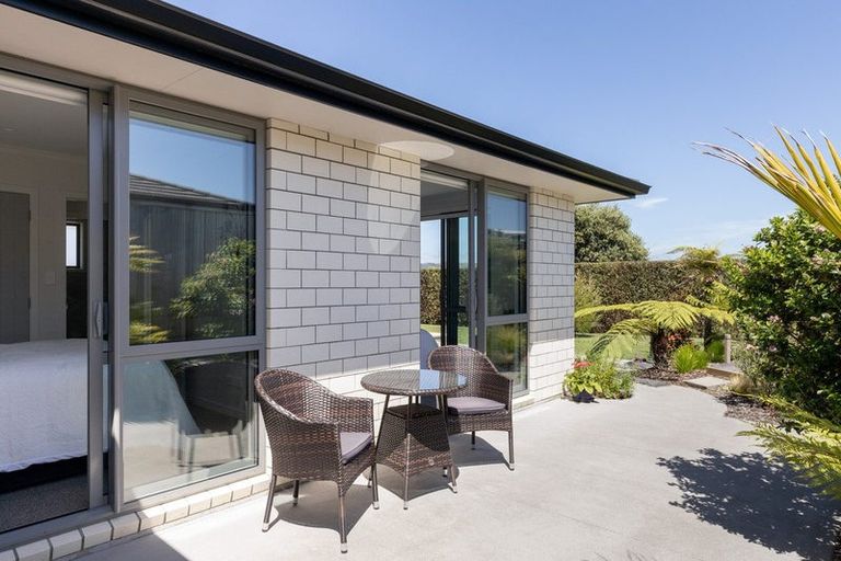 Photo of property in Waterview Estate, 11/4 Greystone Place, Omokoroa, 3114