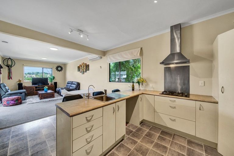 Photo of property in 28 Maratahu Street, Westown, New Plymouth, 4310