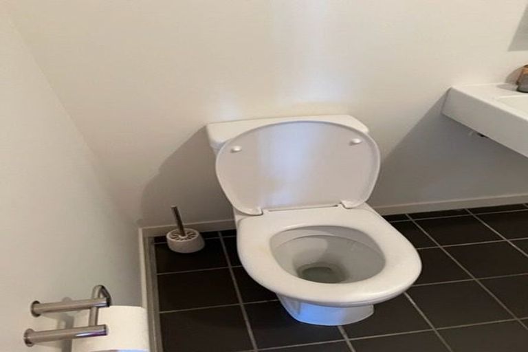 Photo of property in Montreaux, 164 The Terrace, Wellington Central, Wellington, 6011