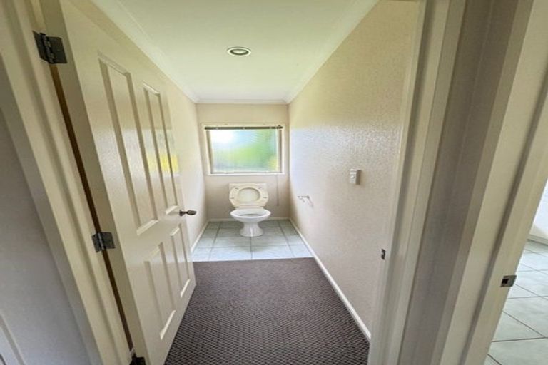 Photo of property in 6 Newbliss Crescent, East Tamaki Heights, Auckland, 2016