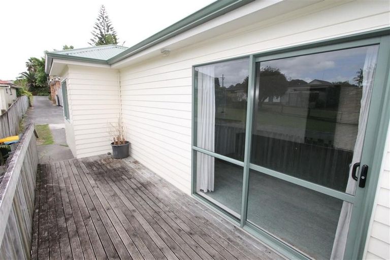 Photo of property in 5 Amberley Avenue, Te Atatu South, Auckland, 0610
