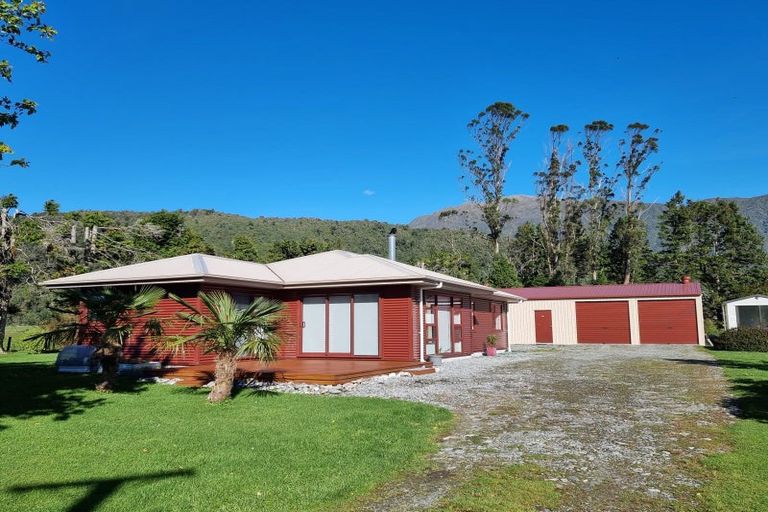 Photo of property in 2535 Lake Brunner Road, Inchbonnie, Kumara, 7875