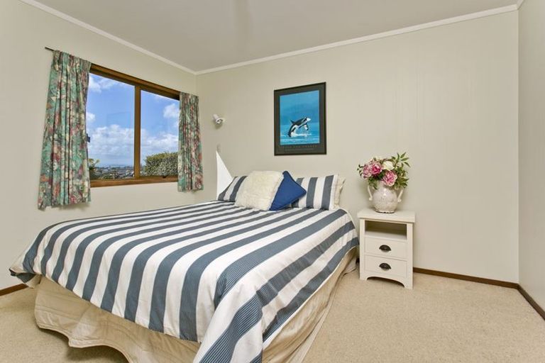 Photo of property in 2/39 Parr Terrace, Castor Bay, Auckland, 0620