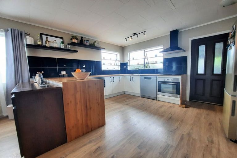 Photo of property in 64a Archibald Road, Kelston, Auckland, 0602