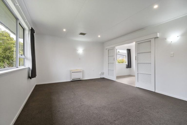 Photo of property in 28 Pinedale Parade, Milson, Palmerston North, 4414